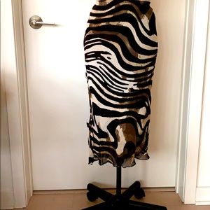 🔥SALE! MONTE, SKIRT with flair/back, Fits M-L